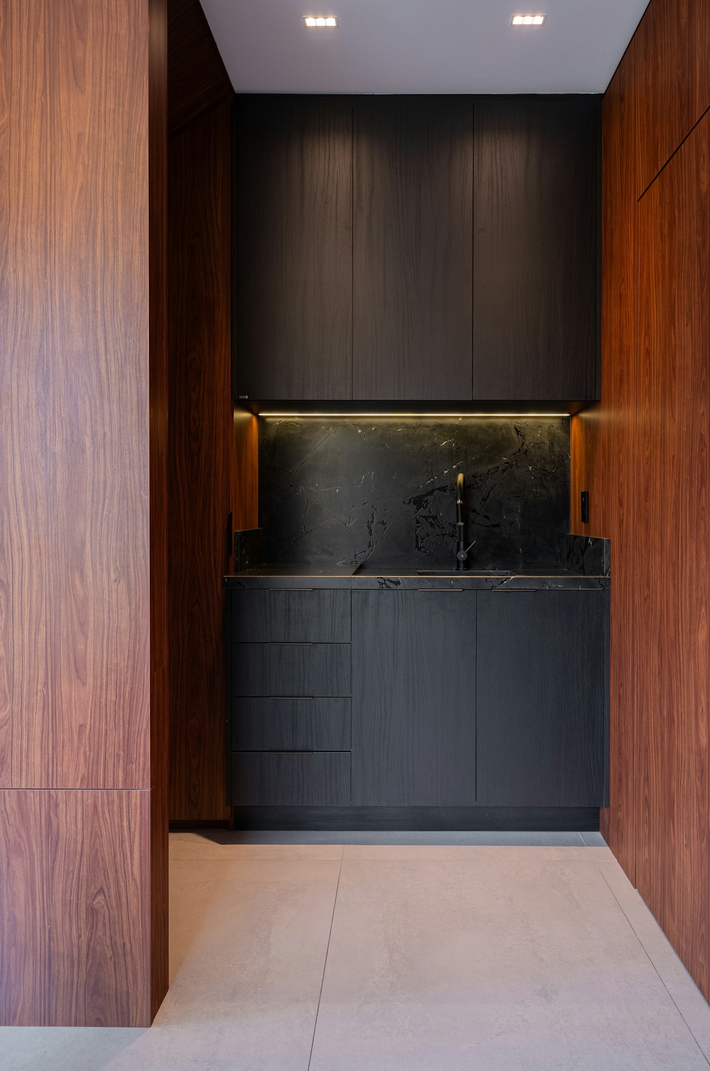 Espresso oak kitchen